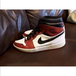 Jordan 1 mid Chicago (2020)